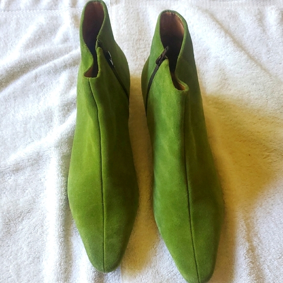 Unisa Vintage Vibrant Green Ankle Suede Sz. 10B Booties - Picture 1 of 13
